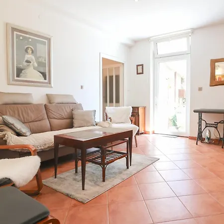 Regina Apartment
